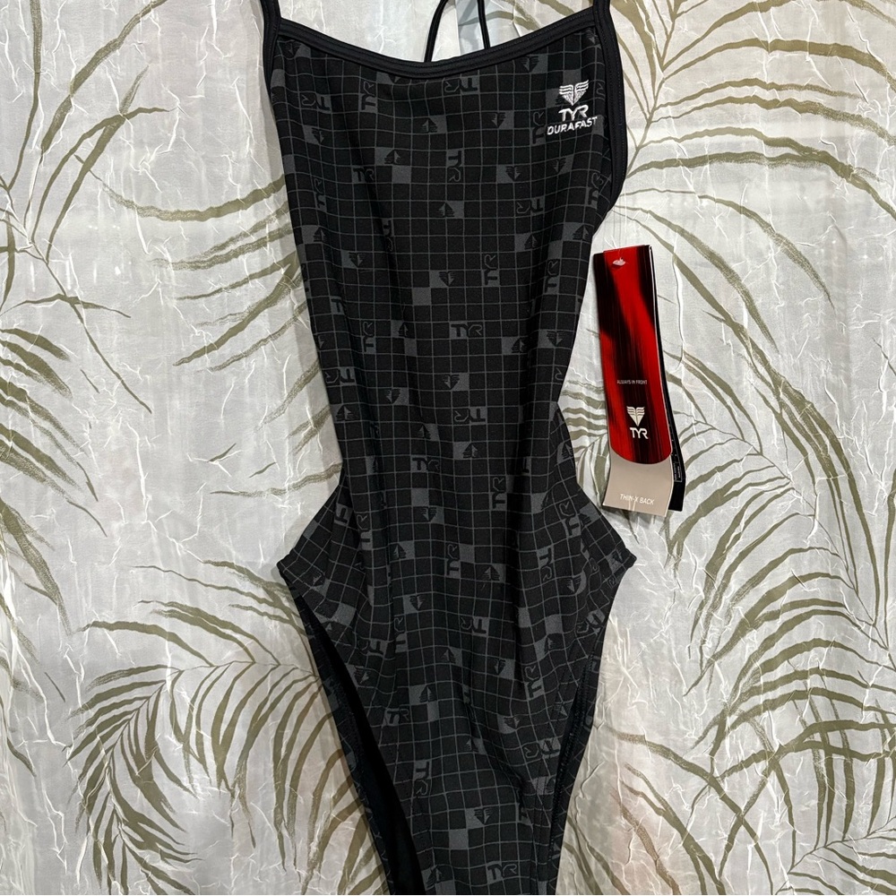 TYR Durafast 34 Black One-Piece Swimsuit thin X back